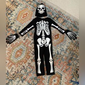 Boys glow in the dark skeleton costume size small 3T-4T